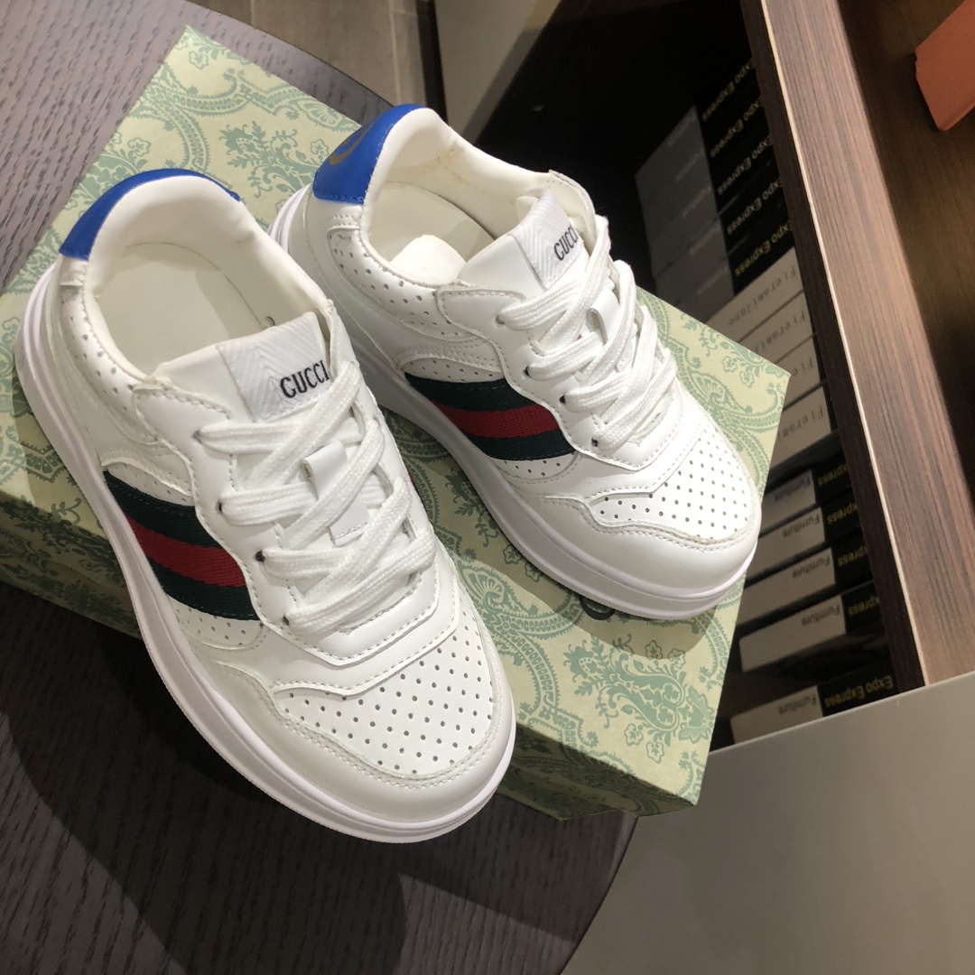 Children's shoes child